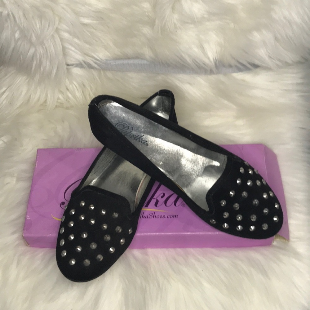 Black flats